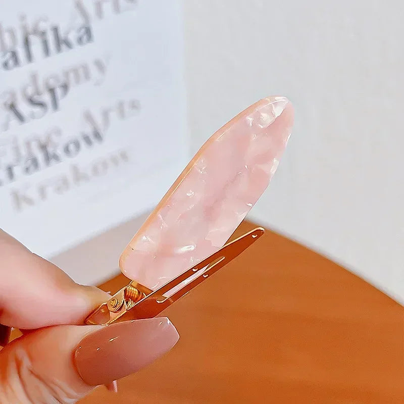 2/4 Pcs Simple Sakura Pink No Bend Bangs Clip Duckbill Clip Hairpins Hair Styling Too lifestyle view