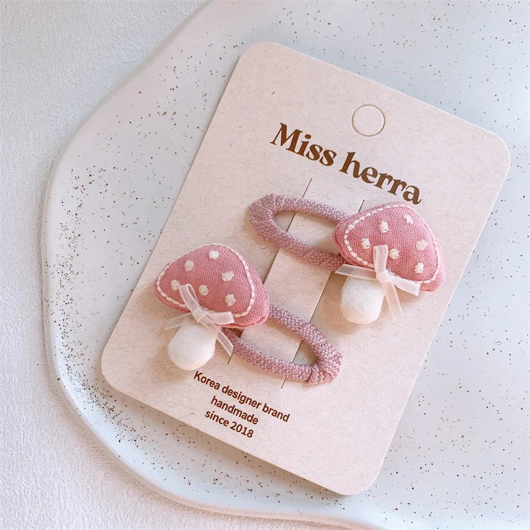 2Pcs/set Kids Kawaii Love Butterfly BB Clips Cute Pink Hair Clips Girls Barrettes Hai lifestyle view