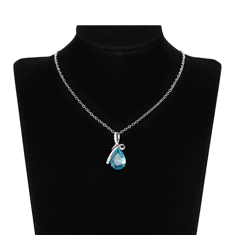 Huitan Elegant Women Pendant Necklace Fresh Style Wedding Anniversary Accessories Inl lifestyle view