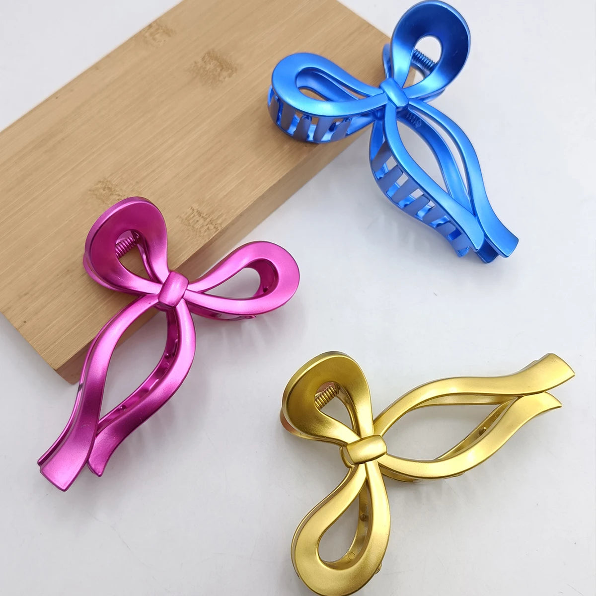 13cm New Elegant Metallic Color Ribbon Bow Hair Clip for Women Large Anti Slip Ponytail Claw Clip Hairpins Crab Hair Accessories