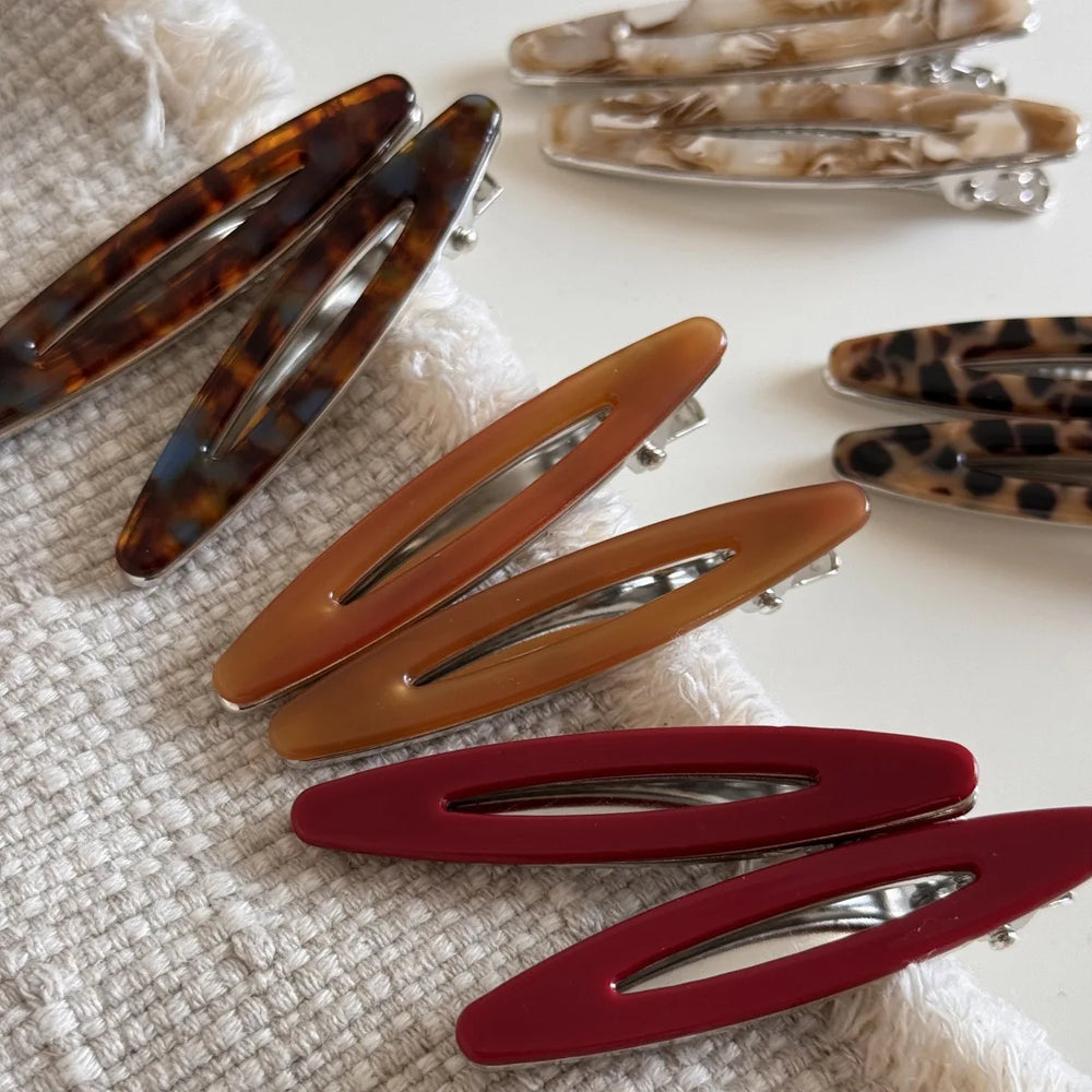 2pcs/set Acetate Hair Clips Hollow Out Oval Bangs Duckbill Clips Geometric Barrettes lifestyle view