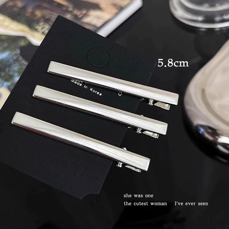 Women Metal Y2K Hair Clips Exquisite Duckbill Clip Girls Hairpins Side Bangs Barrettes close-up view