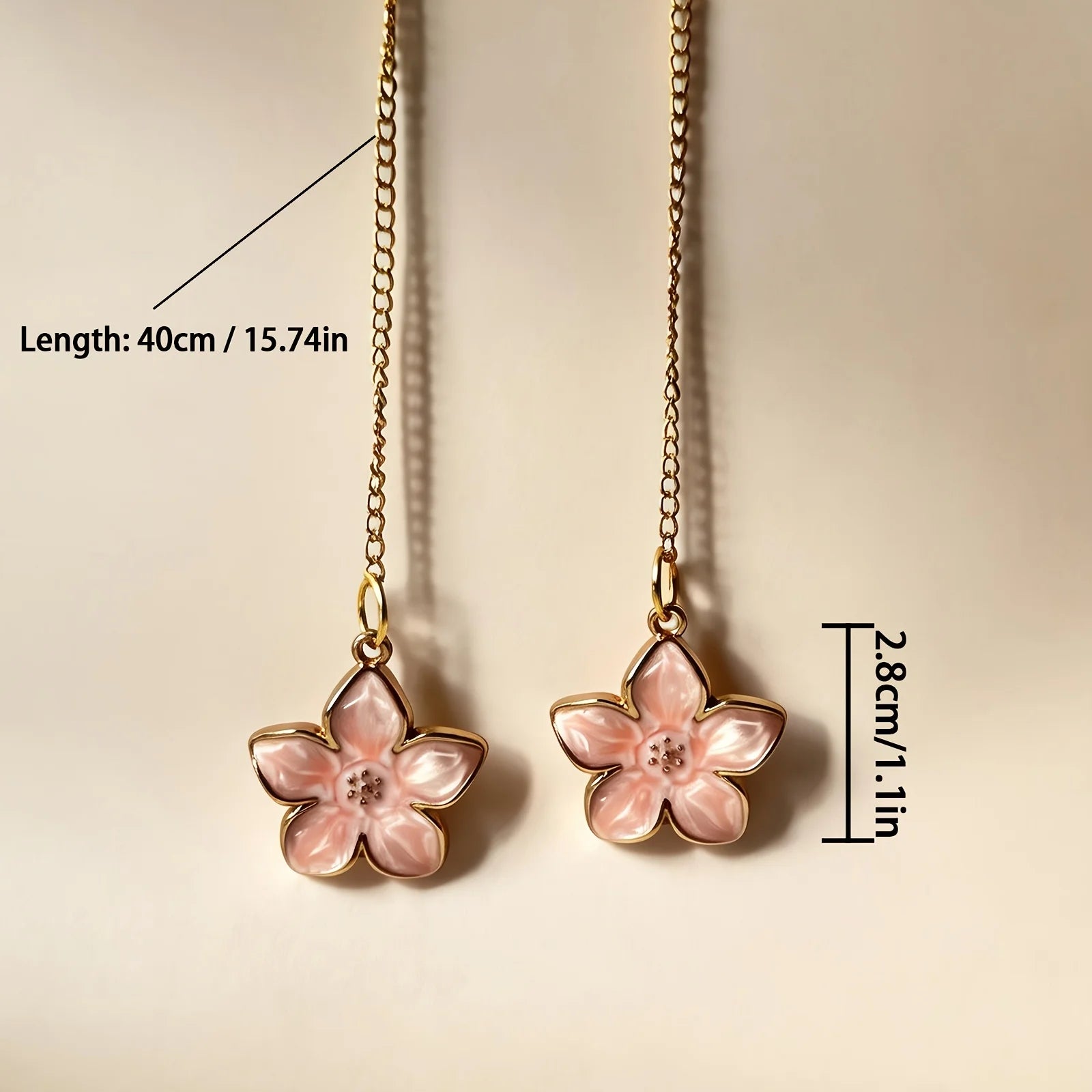 Cute Car Rearview Mirror Pendant Four-Leaf Clover Chain Hanging Ornament Car Interior Accessories Women's Gift