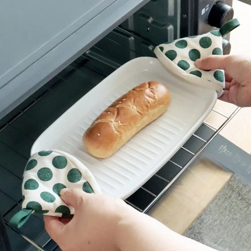 Triangle Pot Handle Cover | Non Slip Heat Insulation Glove for Pots and Pans close-up view