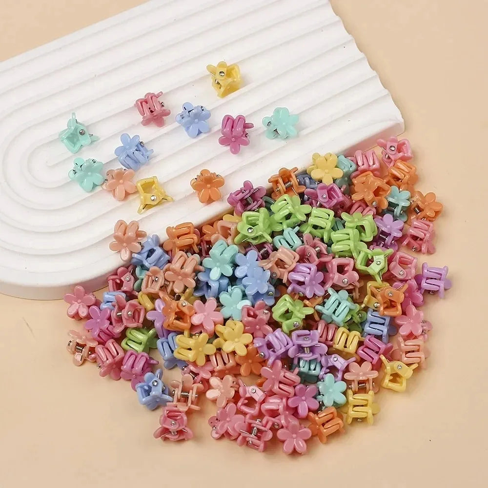 50Pcs Girls Cartoon Hair Clips Cute Small Claw Clips Flower Star Design Children's Fas close-up view