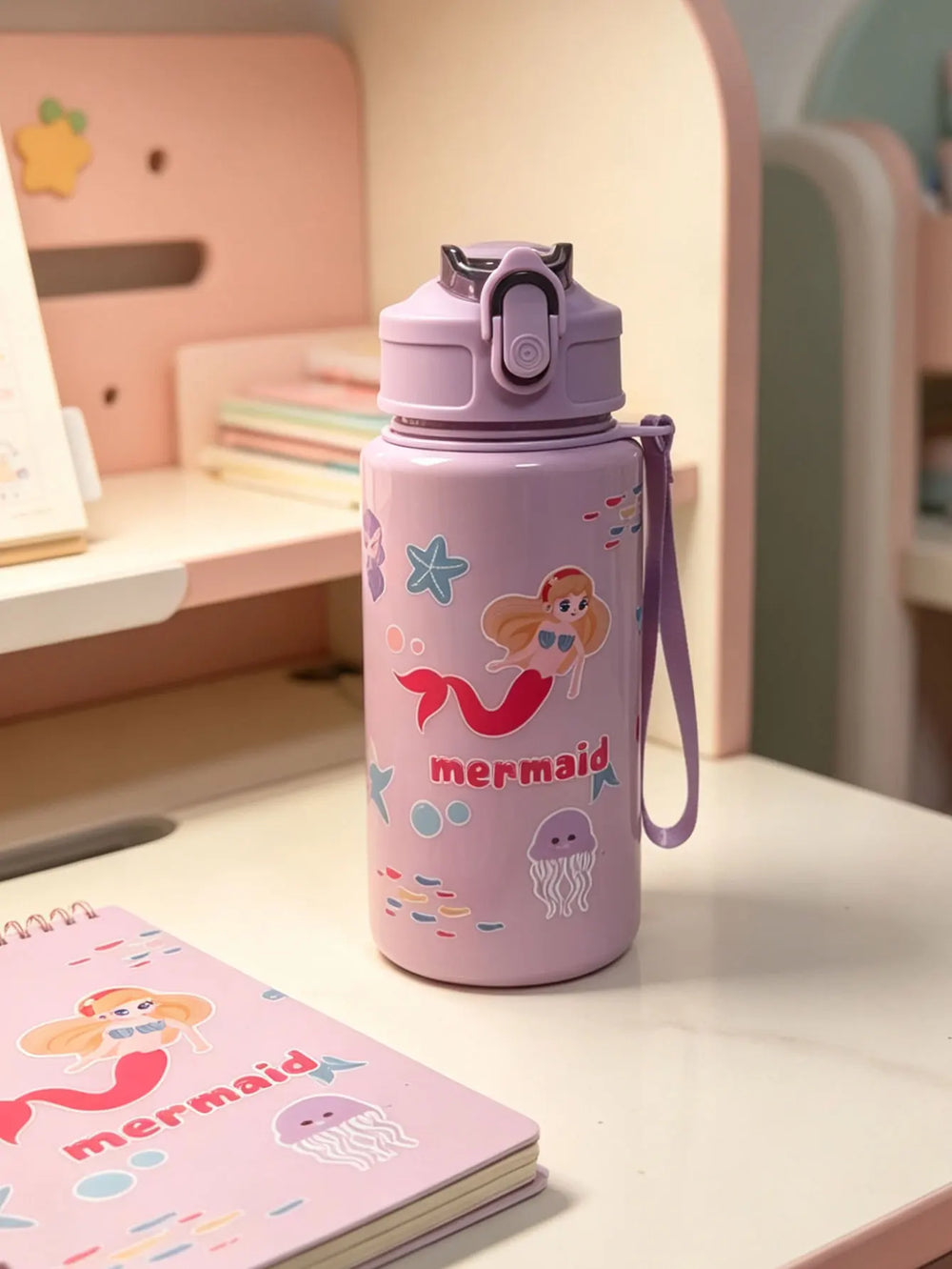 1 Piece 500ml (19 fl oz) Cartoon Printed Straw Cup, Summer Plastic Water Bottle, BPA F close-up view