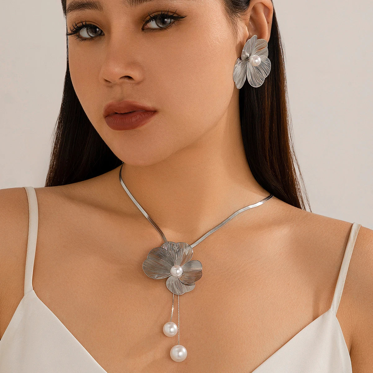 Ingemark Romantic Flower Petal Imitation Pearl Pendant Choker Necklace Stud Earring additional angle