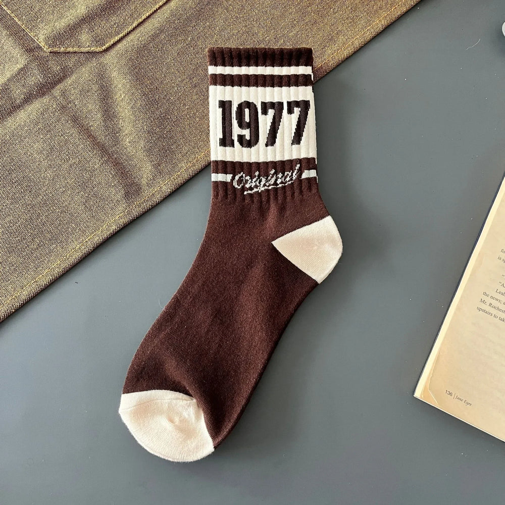 1/3/5/8 Pairs Retro American Men's Mid-rise Socks Women Ins-style Casual Sports Basketba detail view