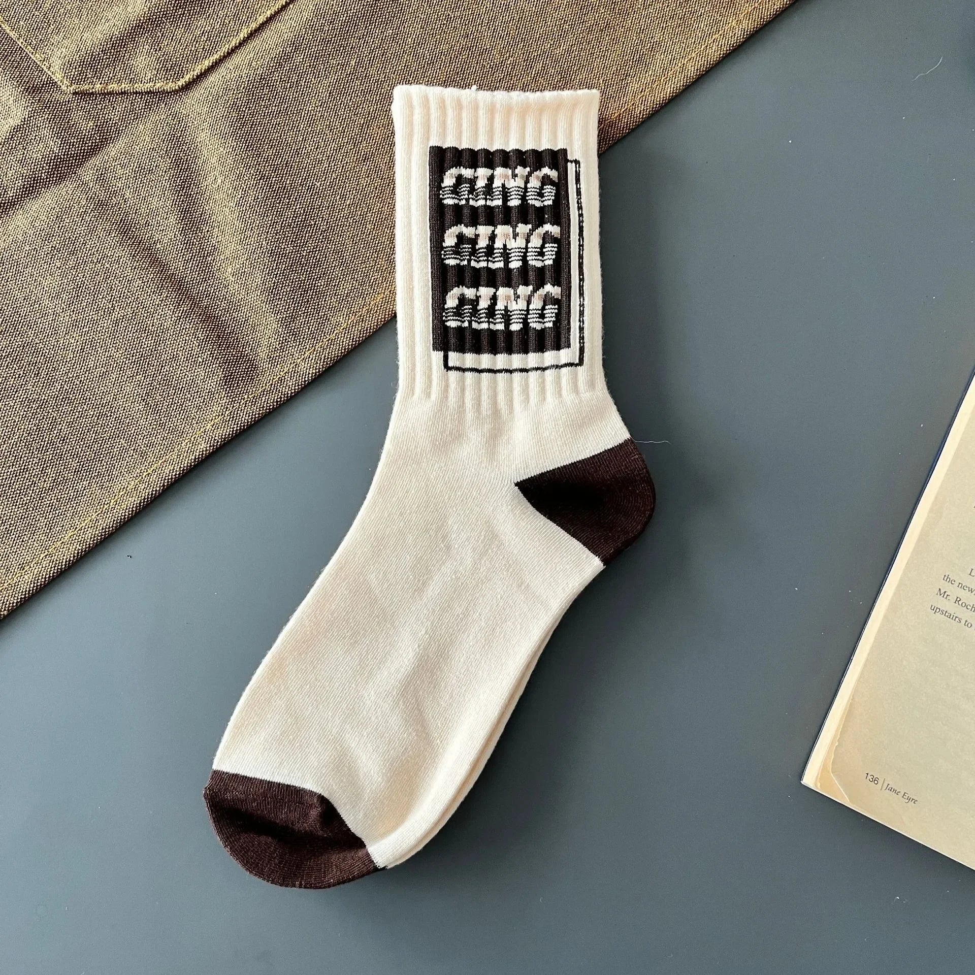 1/3/5/8 Pairs Retro American Men's Mid-rise Socks Women Ins-style Casual Sports Bas additional angle