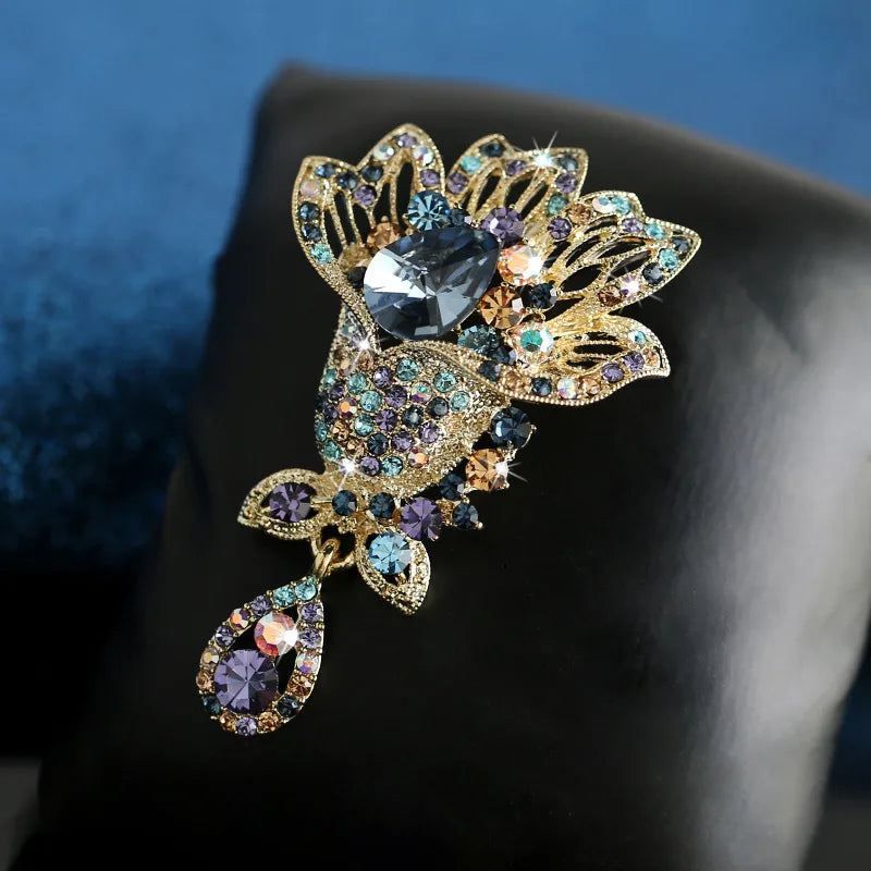Vintage Women Men Fashion Exquisite Crystal Badges Classic Elegant High-end Lady Party Banquet Brooch Pin