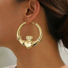 1Pair Advanced Sense Heart Hoop Earrings For Women Girls Simple Fashion Earrings Jewel close-up view