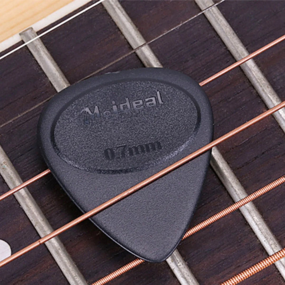 Meideal Guitar Pick Anti-slip Matte - Durable ABS Plectrum 0.46 to 1.5mm Thickness / lifestyle view