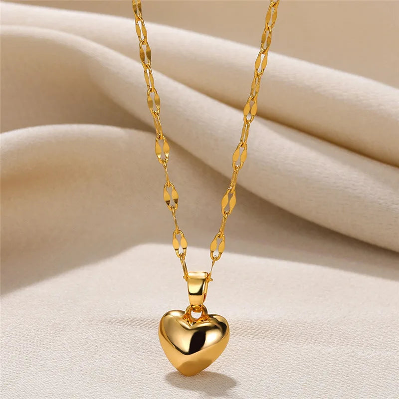 Charm Love Heart Pendant Necklace for Women Gold Color Fashion Lip Chain Simple Metal alternate view