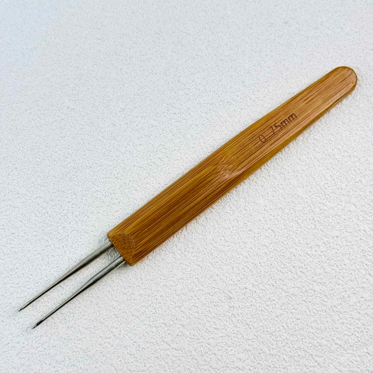 0.5Mm 0.75Mm Dreadlock Needle Crochet Hook For Dread Hair Dreadlocks Accessories Hook close-up view