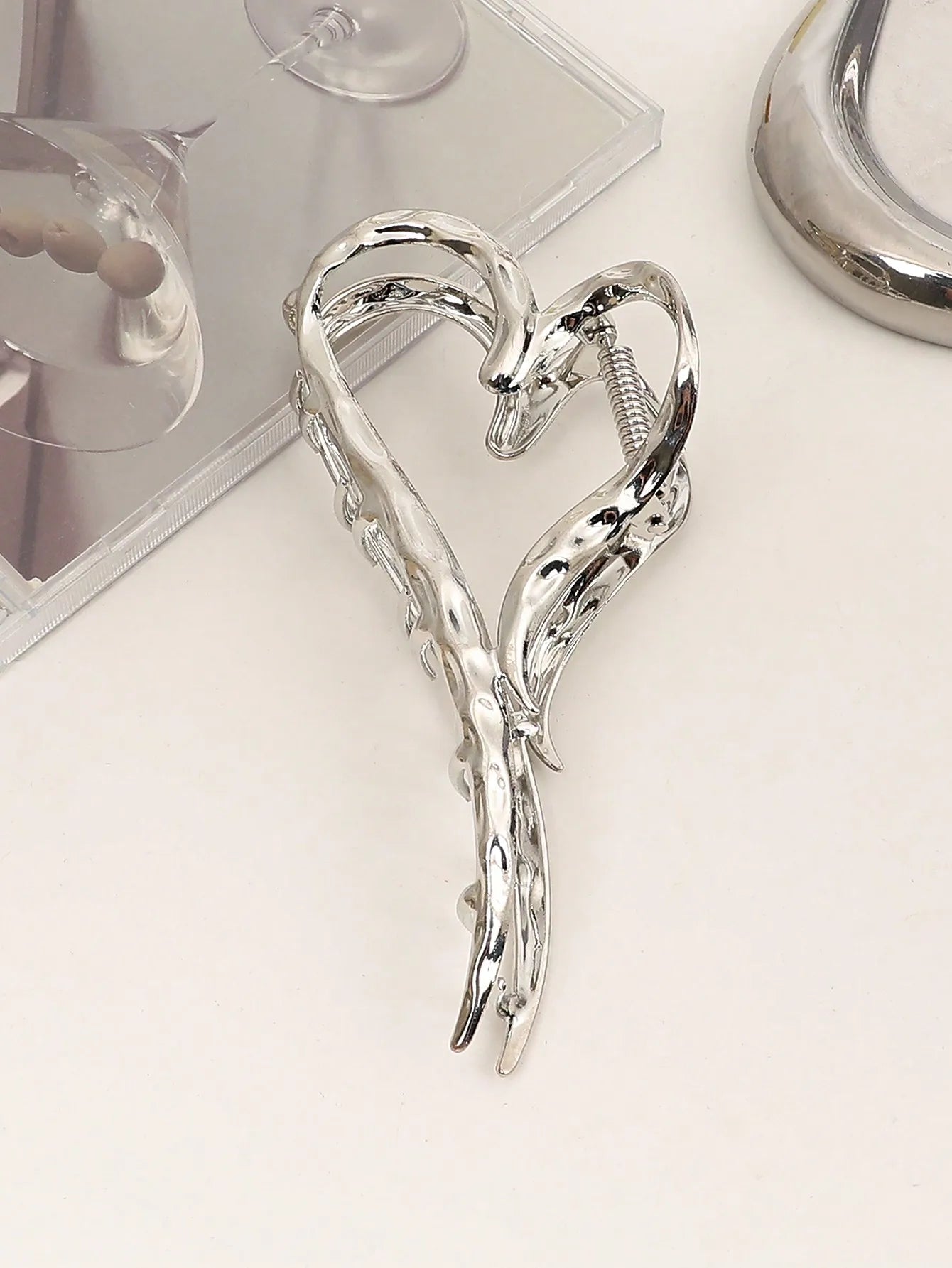 1Pcs Sliver Elegant Love Design Hair Barrettes Ornament Heart Golden Hair Claw Clip,Larg detail view