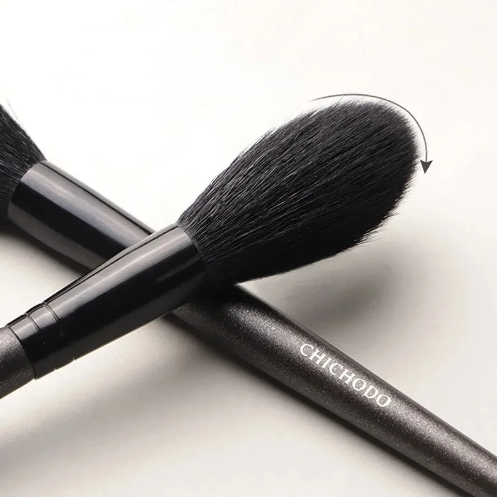 Professional Goat Hair Face Makeup Brush | Highlighter & Blush Brush detail view
