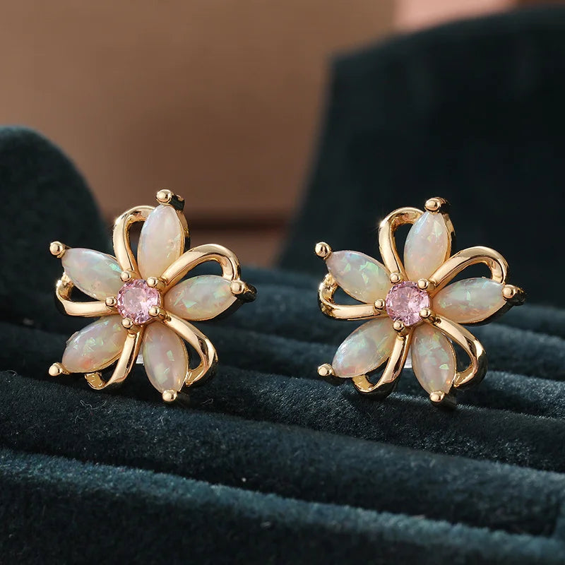 Fashion Charm Flower Stud Earrings For Women Piercing Cartilage Gold Color Earrings Da close-up view