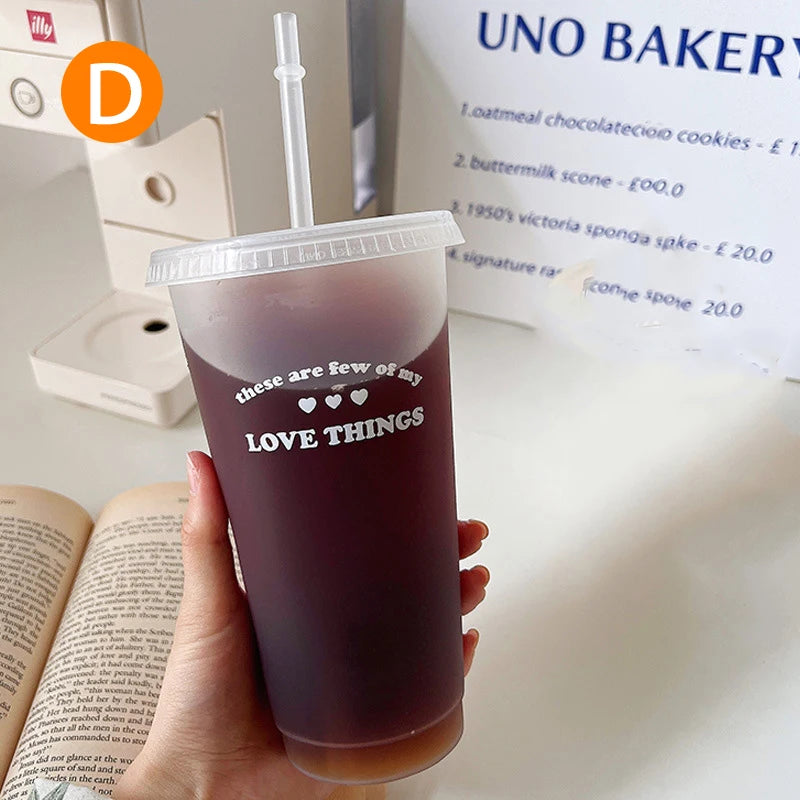 【Q】Water Bottle For Coffee Juice Milk Tea Kawaii Plastic Cold Cups With Lid Straw Port close-up view
