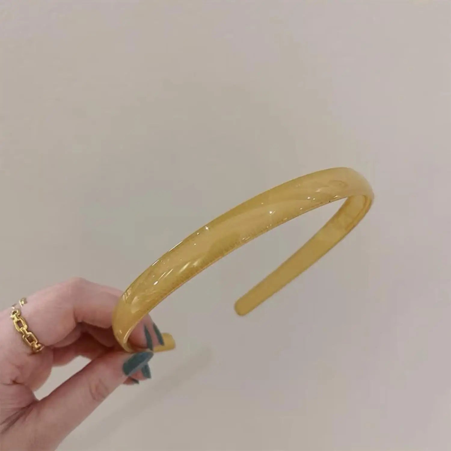 Plastic Translucent Hair Head Hoop Band Headband Women Hairband for girls Non-slip To lifestyle view