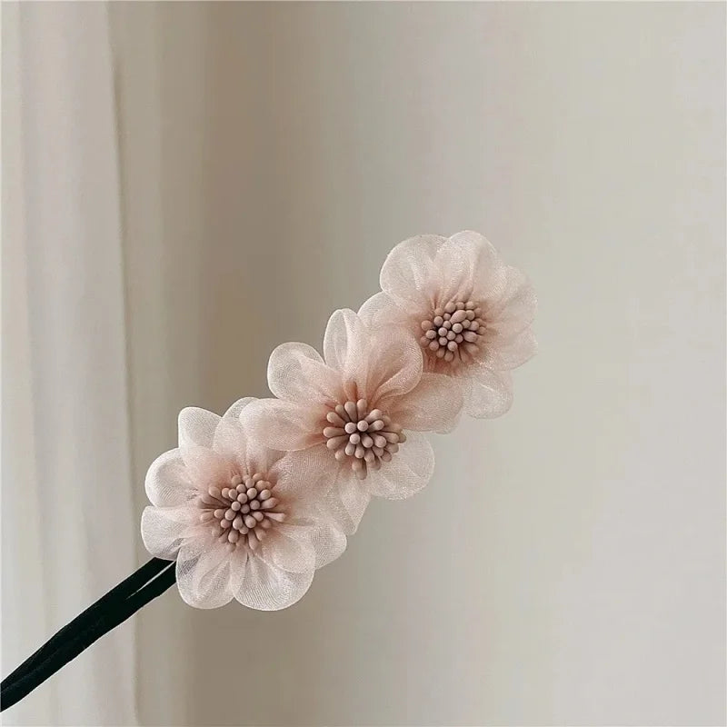 Elegant Shell Pearl Lazy Hair Curler Bow Barrettes Braided Hair Artifact Vintage Women F detail view