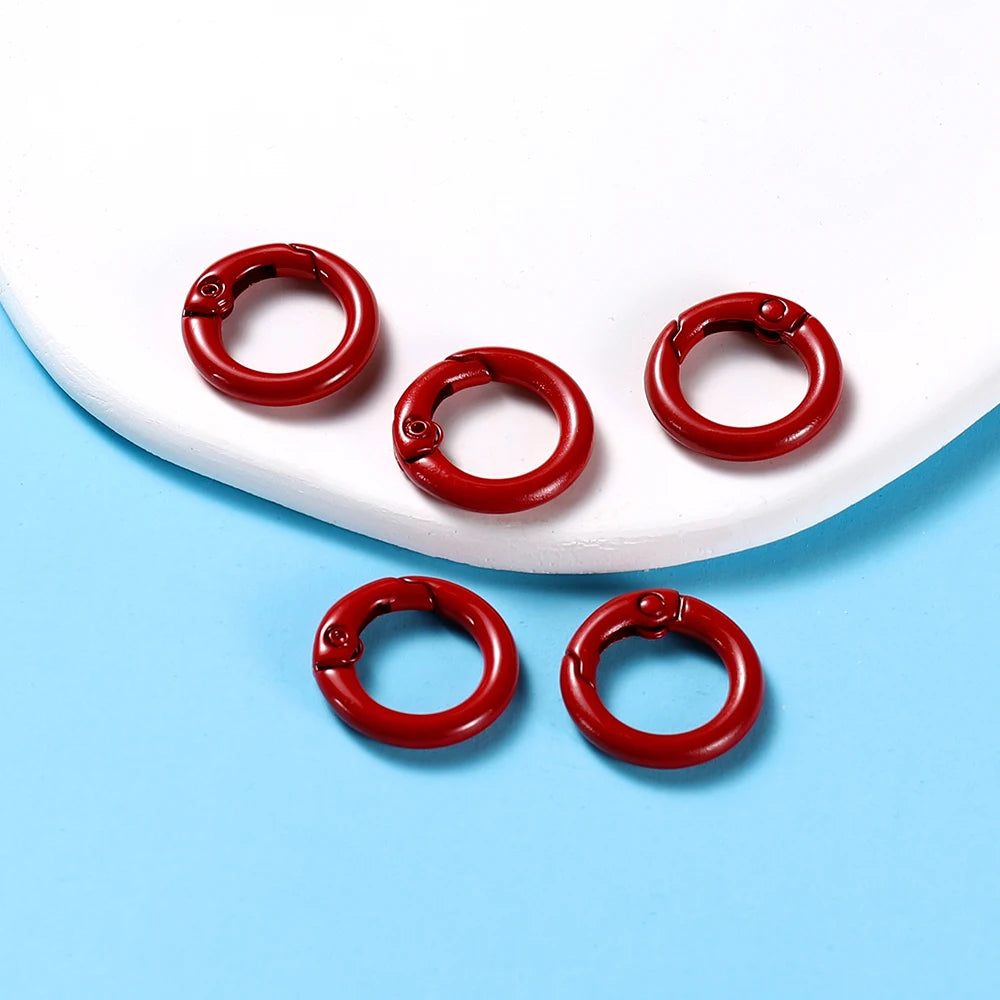 Ring Spring Clasp Openable Round Carabiner Keychain Clips Hook Dog Chain Jewelry Buck lifestyle view