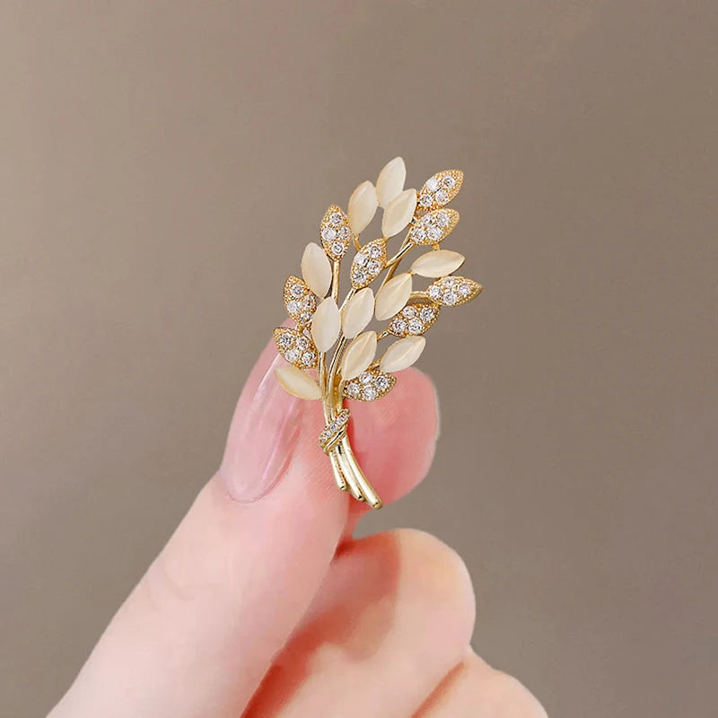 Elegant Pearl Flower Brooch Pin Badge For Women Girls Fashion Clothes Decoration Jewelry Gifts