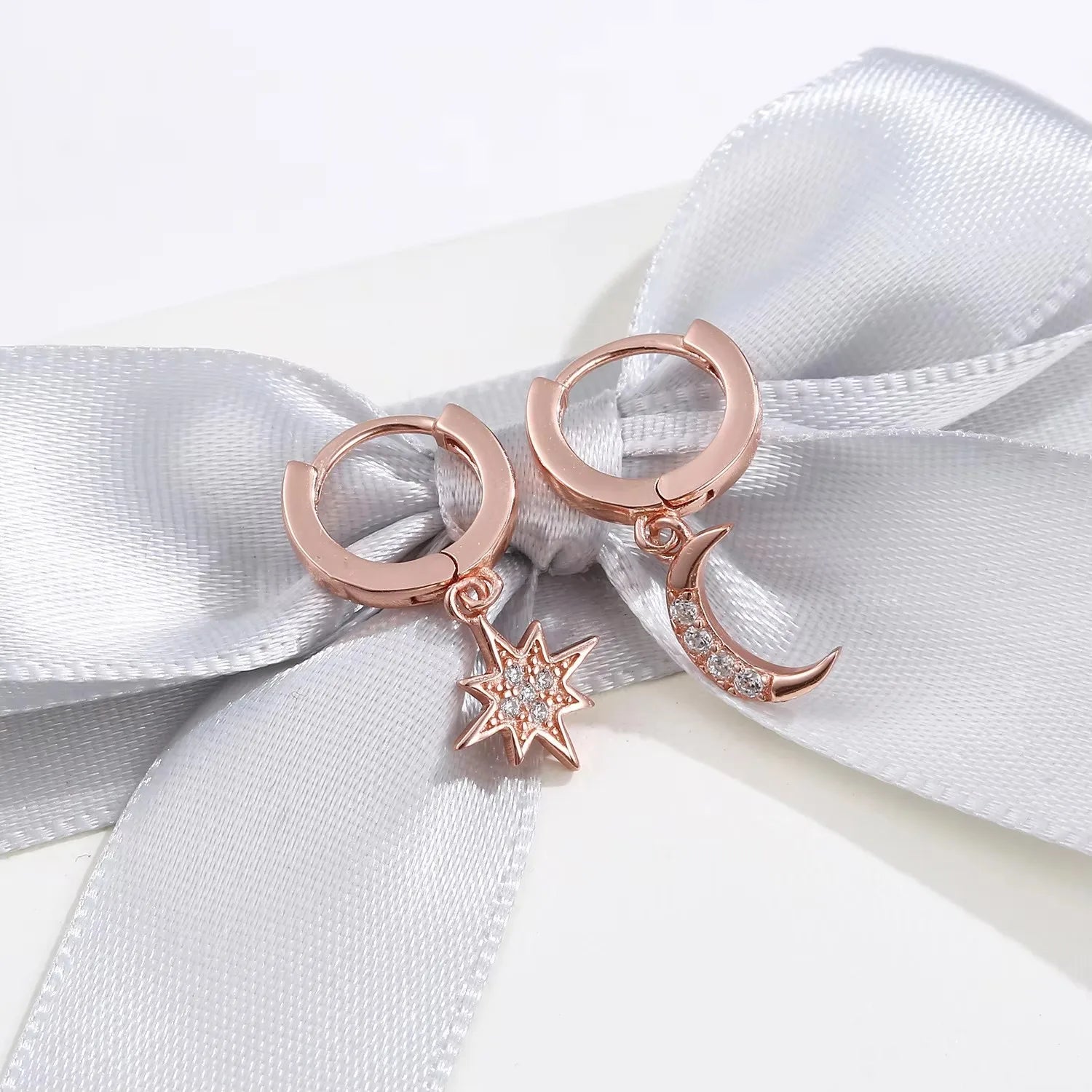 VENTFILLE 925 Sterling Silver Hot Sale Korean Feather Earrings Simple Temperament Exquis detail view
