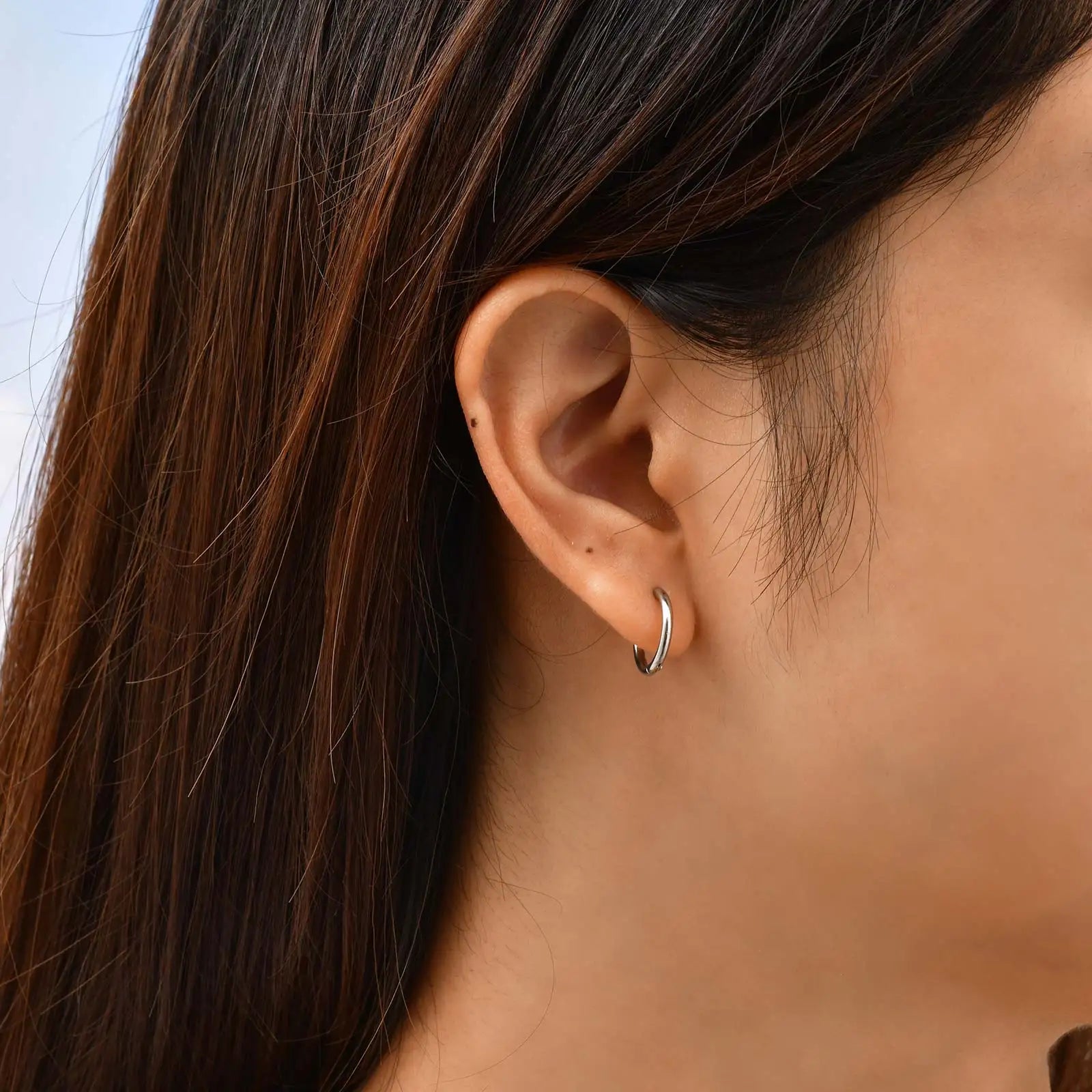1Pair Round Circle Small Hoop Earrings for Women Men, Gold Plated Stainless Steel Larg close-up view