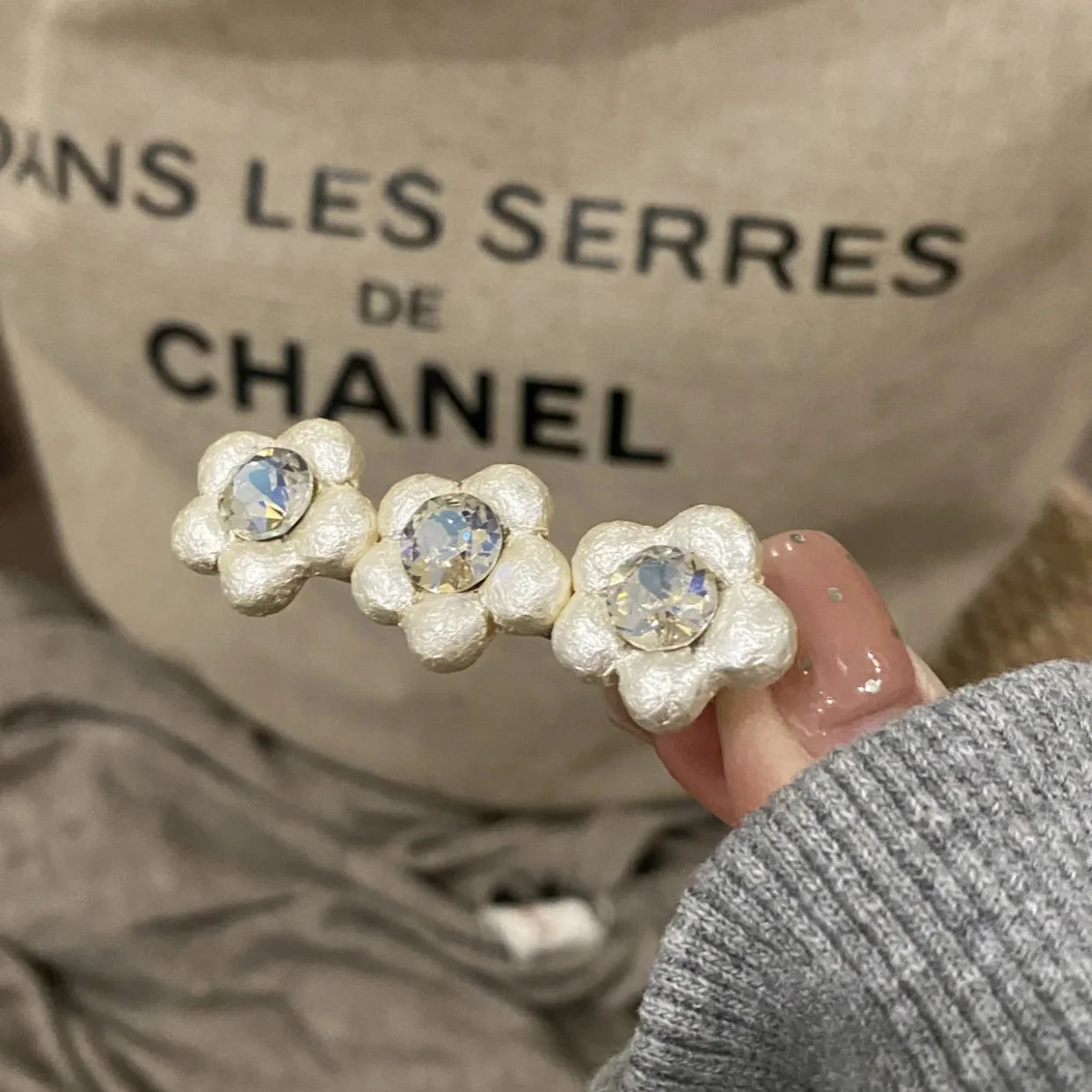 New Sweet Polka Dot Pearl Flower Clip Womens Bangs Clip Elegant Fashion Korean Style Duckbill Hair Rhinestone Accessory Pair Set