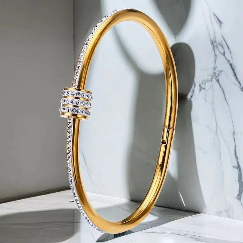 Roman Numerals Bracelet For Women Stainless Steel Jewelry Accessories Luxury Bracelet close-up view