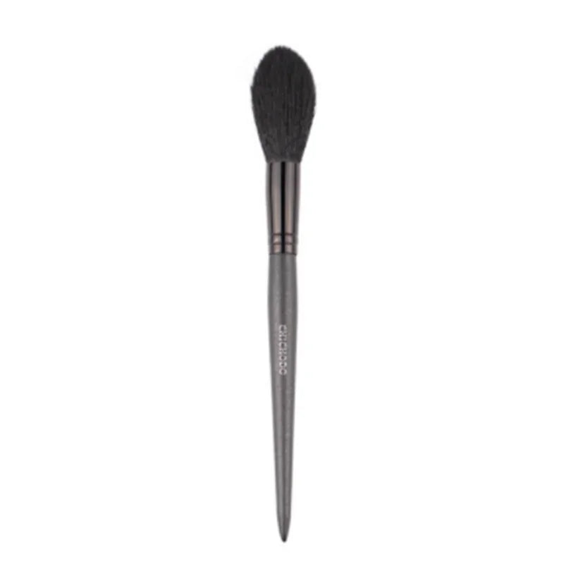 Professional Goat Hair Face Makeup Brush | Highlighter & Blush Brush close-up view