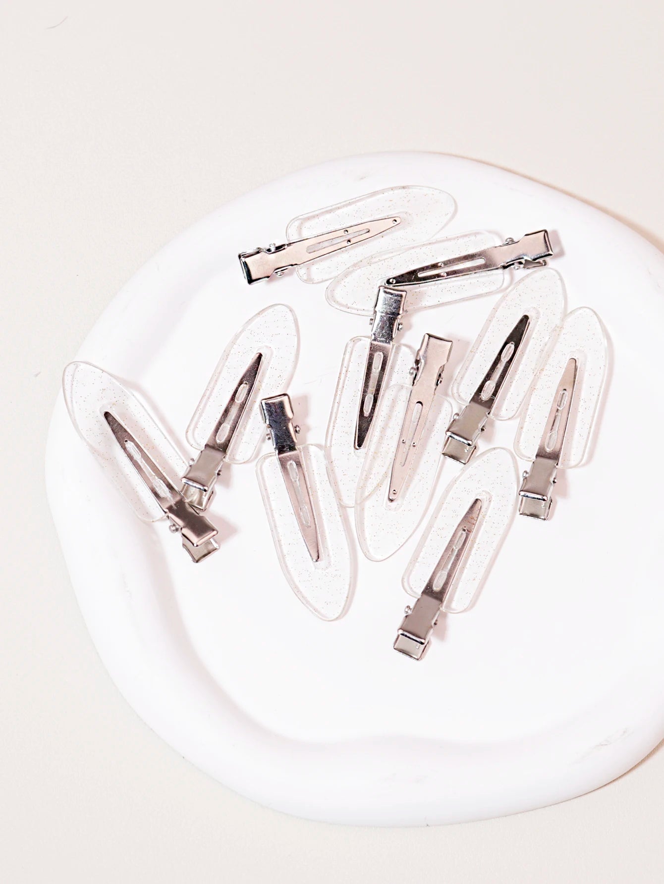 10pcs Seamless Fashion Girl Transparent Hair Clips, Makeup Facial Accessory Clips Sty lifestyle view