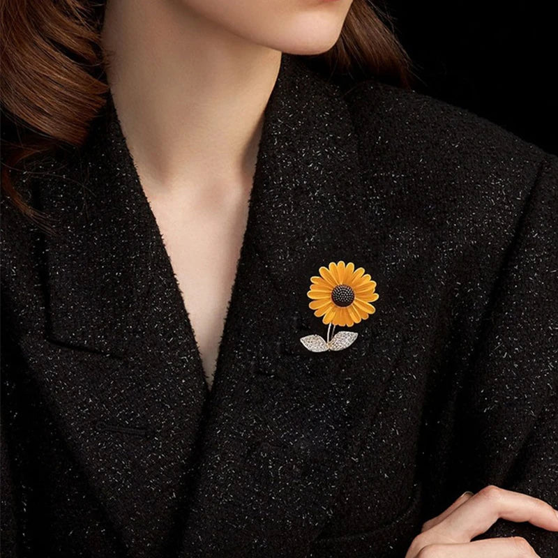 Shiny Rhinestone Sunflower Brooch Pin For Women Luxury Zircon Daisy Flower Collar Badge Elegant Floral Bouquet Corsage Jewelry