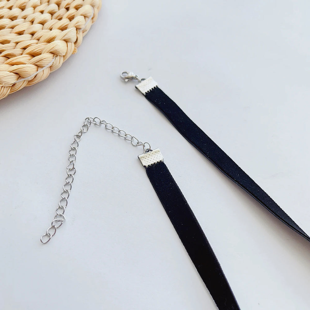Simple Vintage Black Velvet Strap Choker Neckband Choker Neckband Choker Neckband S additional angle