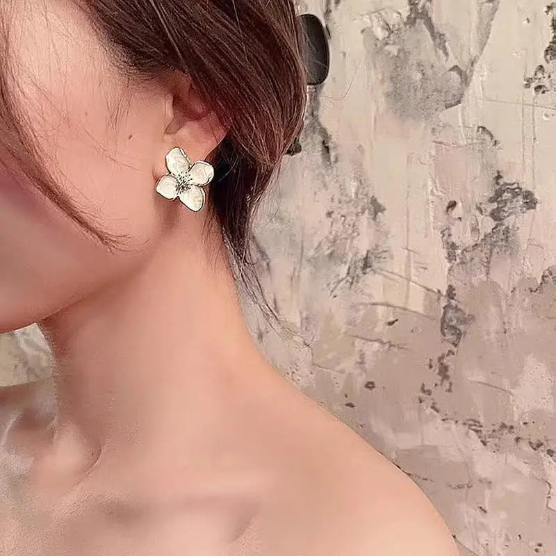 Fashion Korean Women Retro Drip Glaze Red Flower Earrings Women for Delicate Earrin additional angle