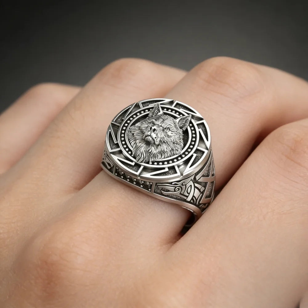 925 Sterling Silver Ring Retro Wolf Totem Thai Silver Ring Warrior Wolf Head Men's Rin close-up view