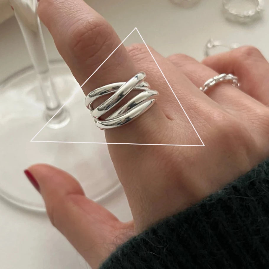 VENTFILLE 925 Sterling Silver Irregular Ring for Women Geometry Versatile Minimalism A close-up view
