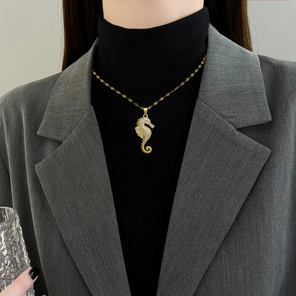 Seahorse Necklace Pendant for Women Fashionable High-End Light Luxury Temptress Niche close-up view