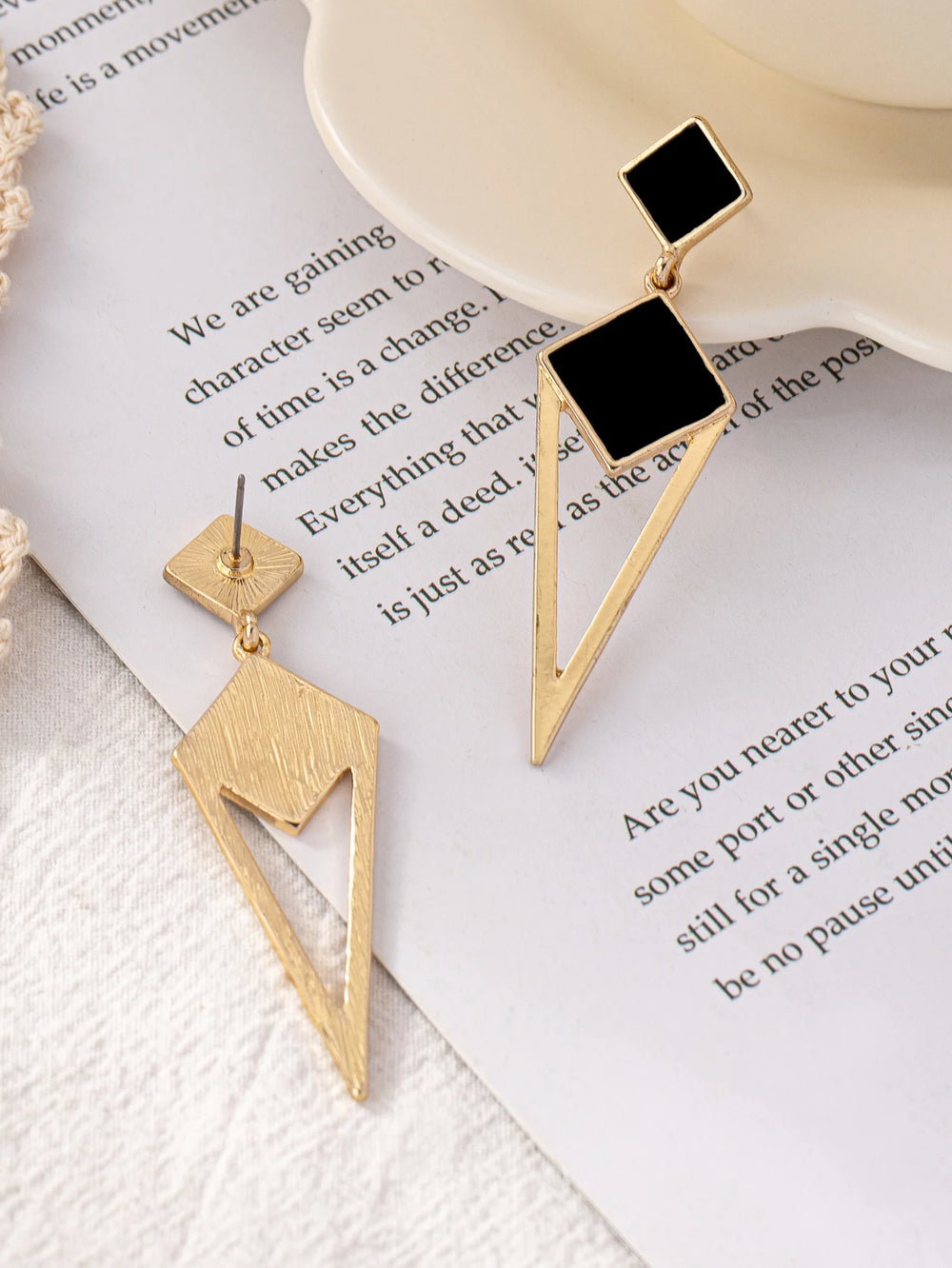 Alloy Diamond-Shaped Oil-Drip Stud Earrings | Summer Trendy Geometric Jewelry detail view