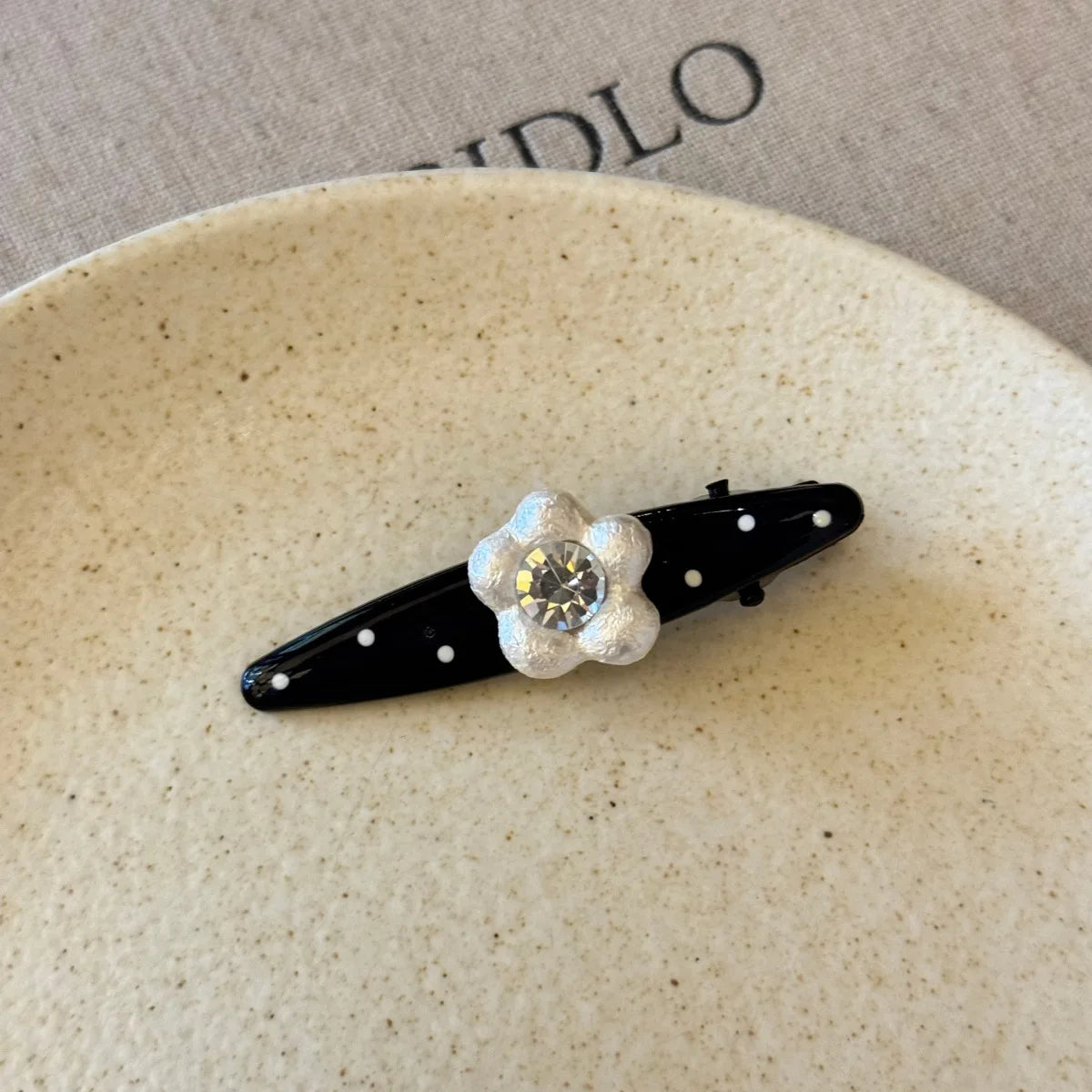 2pcs Sweet Fashion Korean Style Pearl Flower Clip Womens Bangs Clip Elegant Designed Duckbill Hair Rhinestone Accessory Pair Set