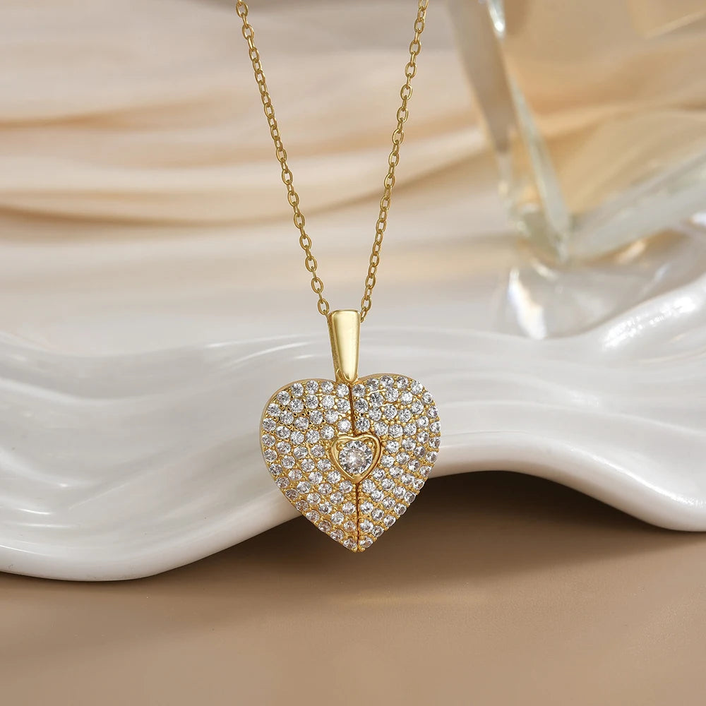 Stylish and Personalized Heart-shaped Necklace for Women High-end and eExquisite Pendant Stainless S