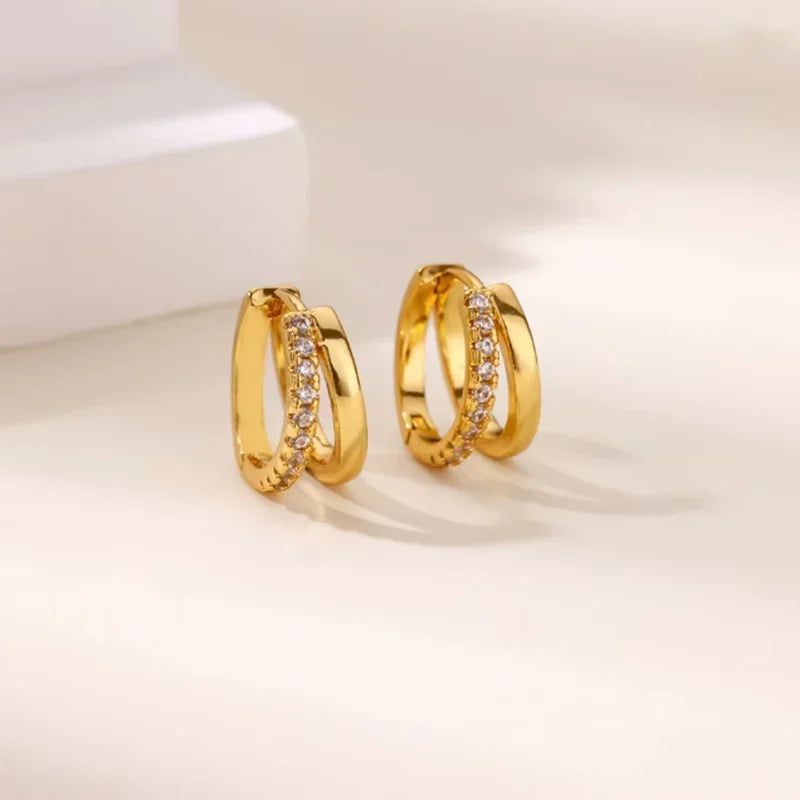 Luxury Golden Heart Earrings Small Exquisite Elegant Clip-On Earrings For Women Tragu lifestyle view
