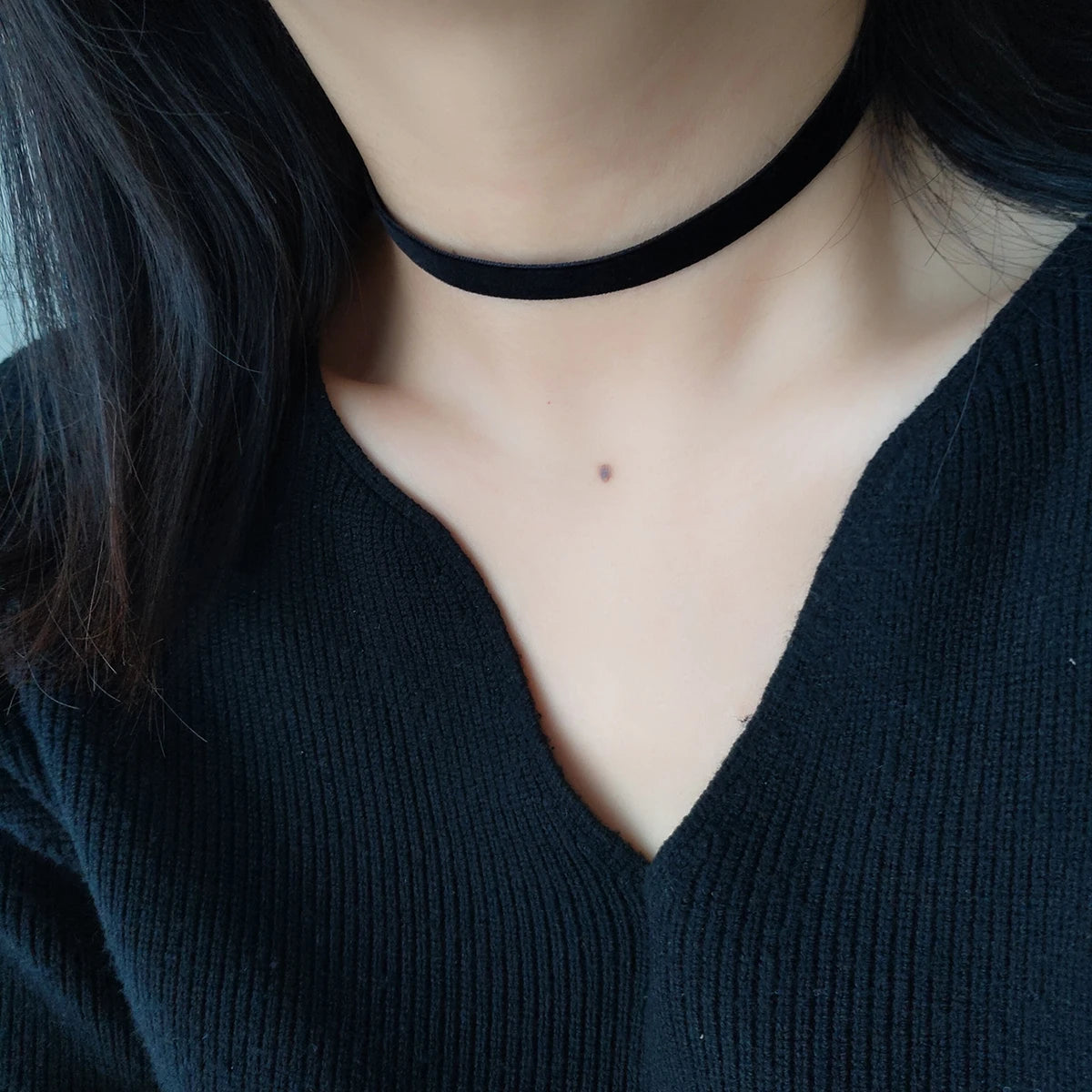 Simple Vintage Black Velvet Strap Choker Neckband Choker Neckband Choker Neckband Short detail view