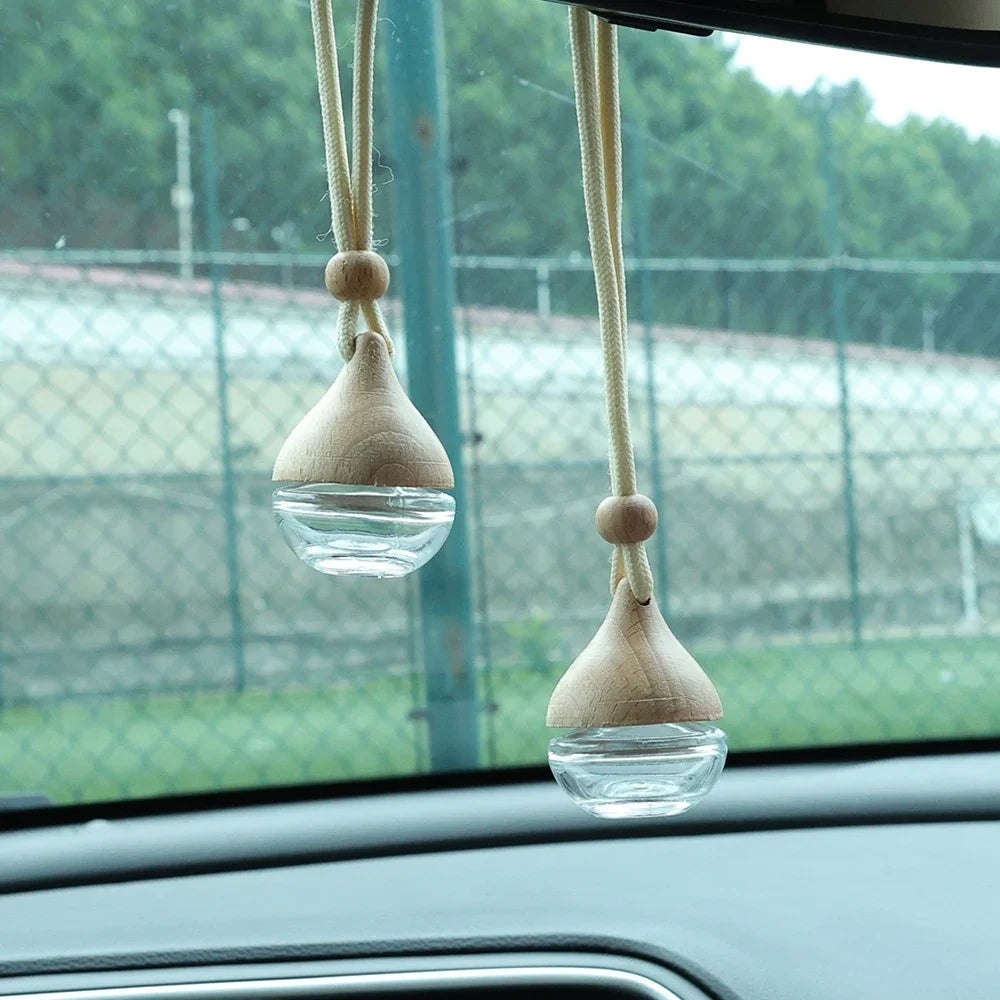 6ML Glass Essential Oil Diffuser Bottle With Wooden Caps close-up view