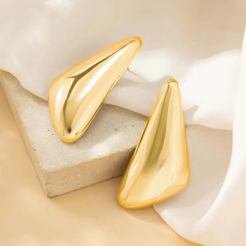 Vintage Punk Smooth Metal Stud Earrings Women 2026 Trend Goth Geometric Piercing Earri close-up view