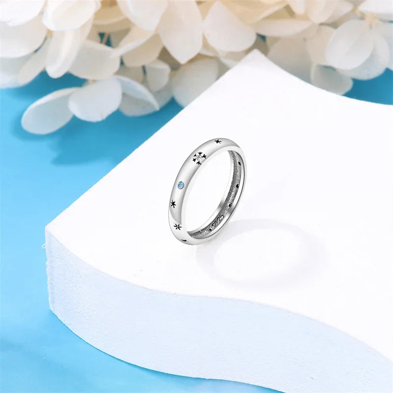 Women Ring 925 Sterling Silver Blue Zircon Snowflake Ring Winter Christmas Wedding Par close-up view