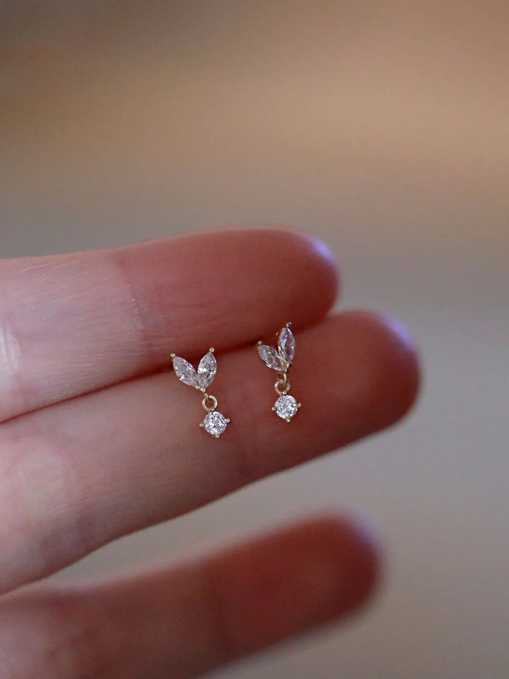 925 Silver Needle Simple Shiny Zircon Earrings Gold Plating Jewelry Crystal Stud Earring detail view