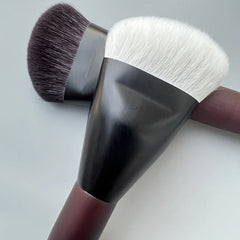 Shaped Sculpting Foundation Brush Contour Goat Hair Multifunctional Concealer Makeup B close-up view
