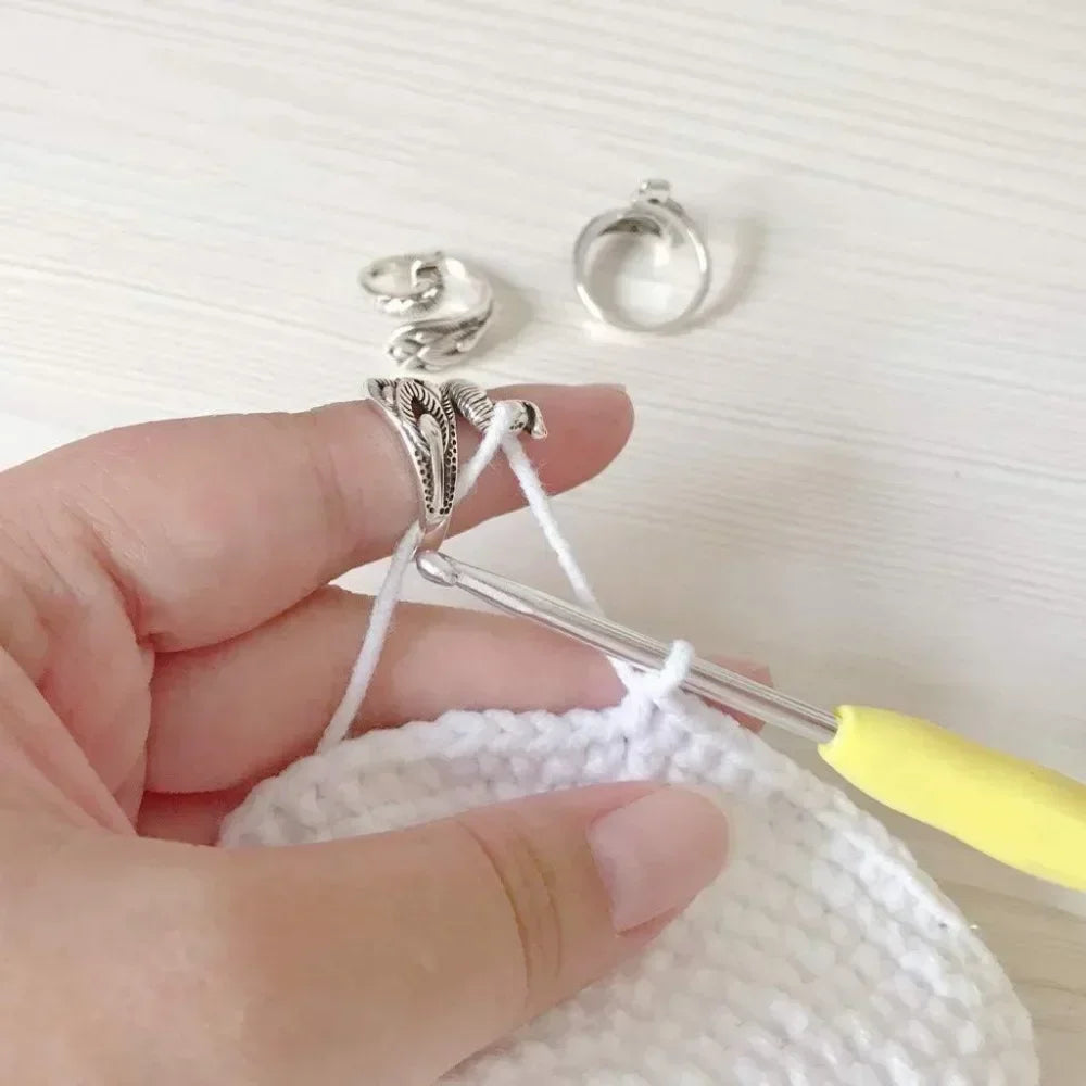 Adjustable Crochet Tension Cute Cat Ring, Beginner Knitting Crochet Hook Ring, Yarn Guid detail view