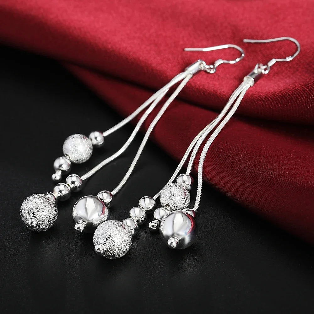 Top Quality 925 Sterling Silver Earrings Simple Round Circle Hoop Earrings For Woman lifestyle view